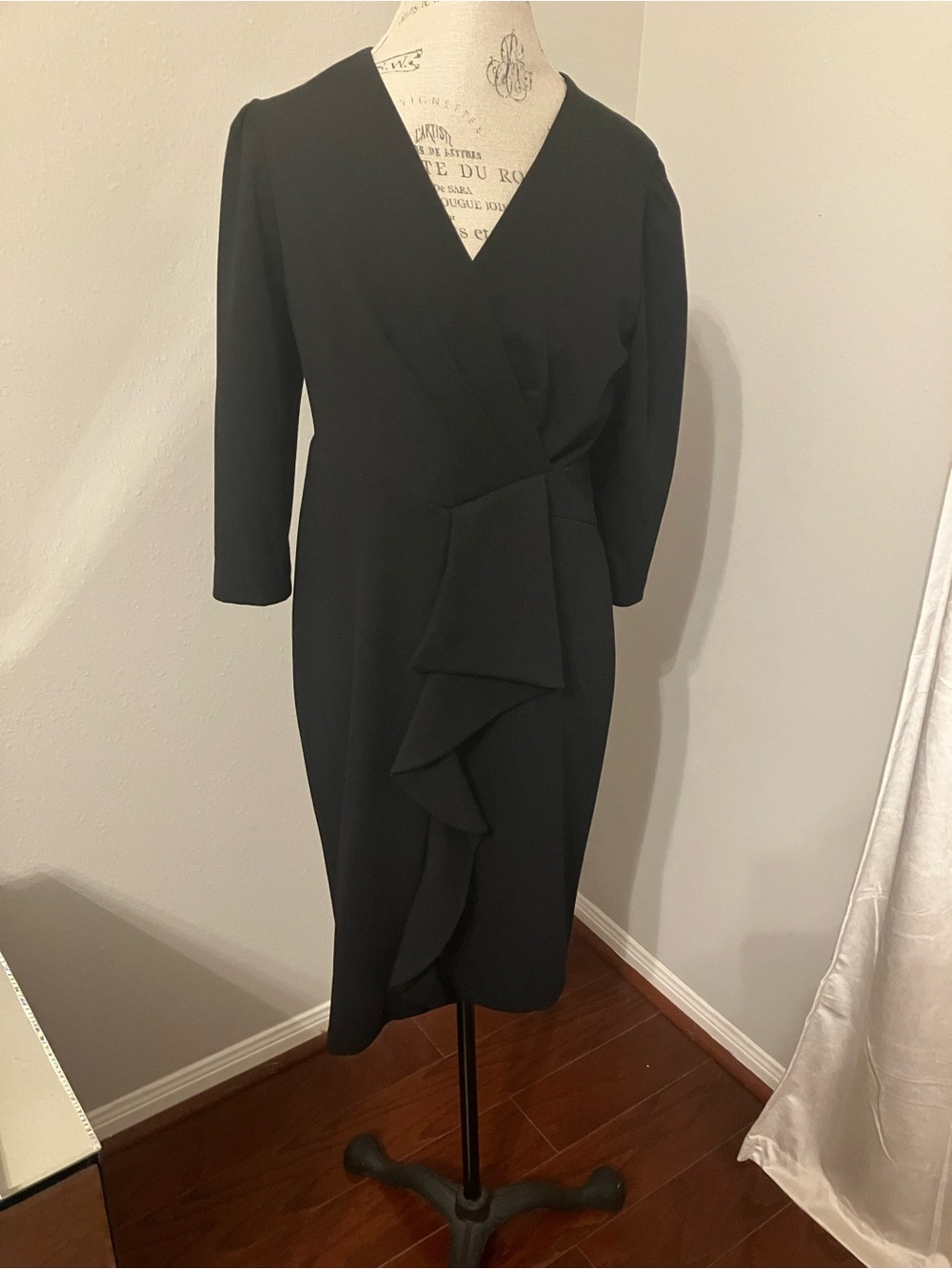 julia jordan Black V-Neck Ruffle-Front Long Sleeve Dress
